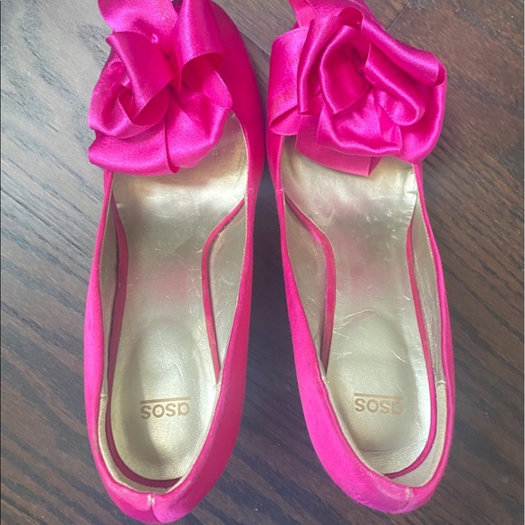 Shoes - Picture 2 of 3